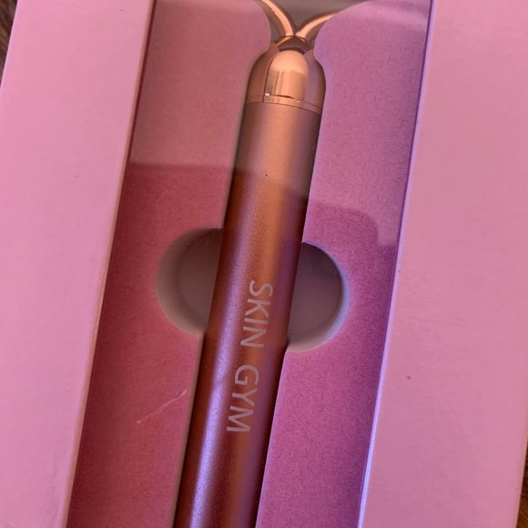 NIB Skin Gym Rose Quartz Vibrating Lift & Contour Beauty Roller - Picture 3 of 6